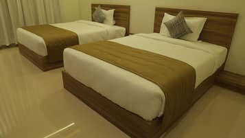Chambre Double Deluxe, 2 lits une place | Bureau, rideaux occultants, chambres insonorisées