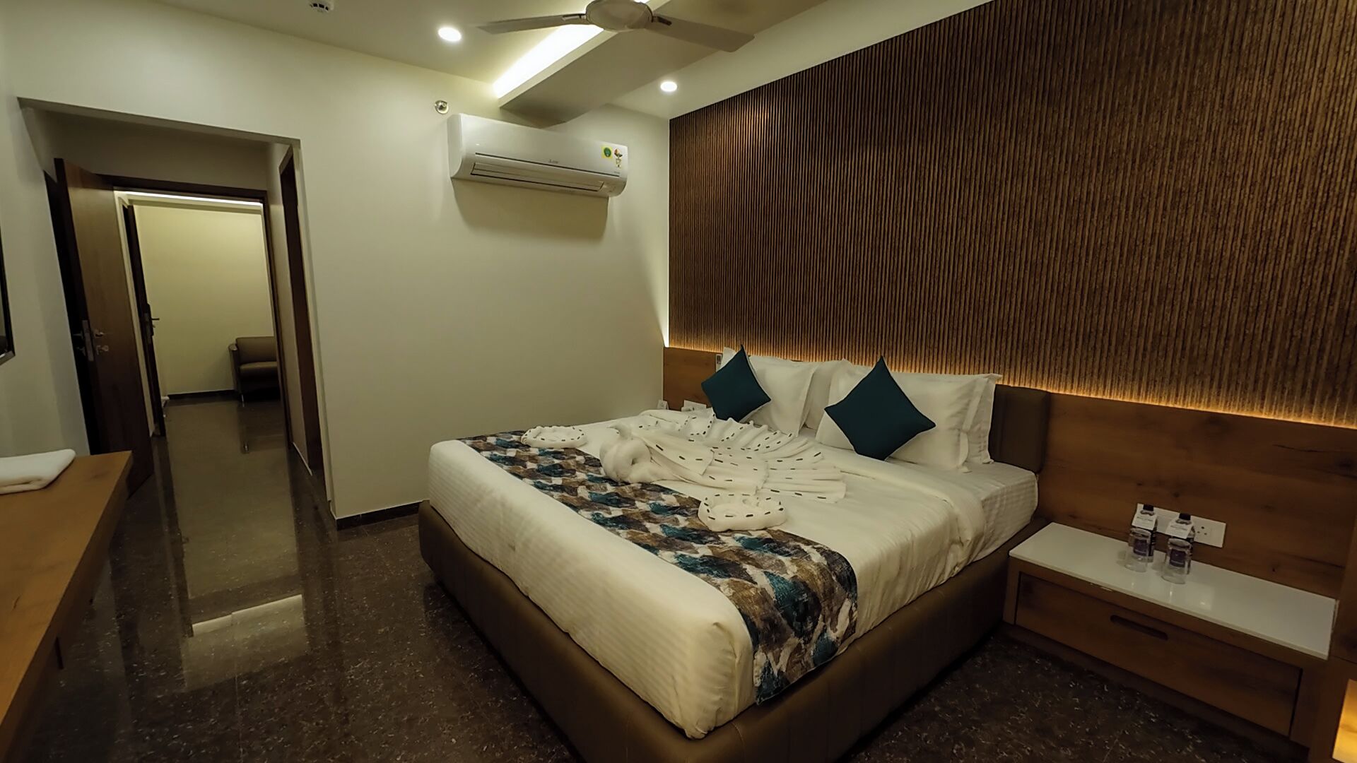 Suíte | Roupas de cama premium, escrivaninha, espaço de trabalho para notebook