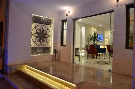 Interior. Apameia Hotel