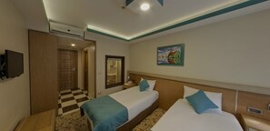 Standard Double Room | Desk, laptop workspace, soundproofing, iron/ironing board - Apameia Hotel (Mudanya)