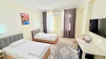 Superior-Doppel- oder -Zweibettzimmer | Laptopgeeigneter Arbeitsplatz, schallisolierte Zimmer