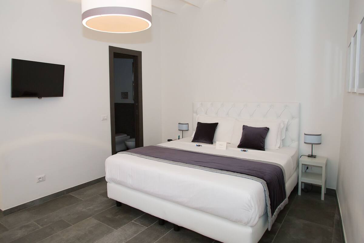 Deluxe Double Room | Egyptian cotton sheets, premium bedding, pillowtop beds, minibar