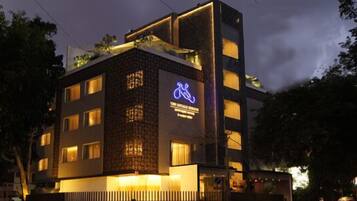 A multi-story hotel with a prominent wheelchair accessibility sign, indicating facilities for disabled guests.