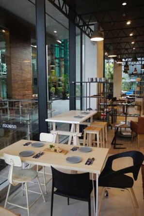 Breakfast, lunch, dinner served; local and international cuisine