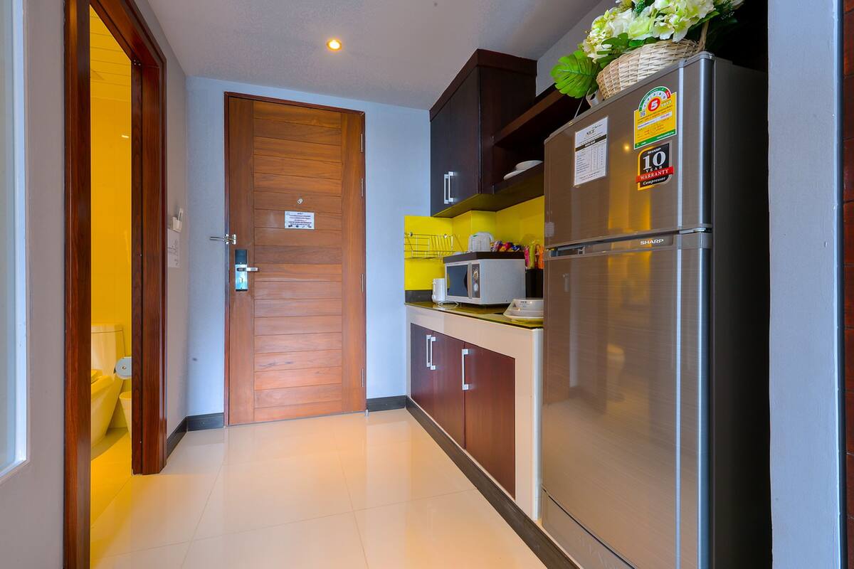 เครื่องชงกาแฟ/ชา, ตู้เย็น, กาต้มน้ำไฟฟ้า, เก้าอี้กินข้าวสำหรับเด็ก