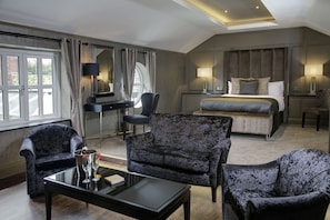 Suite Superior, 1 Tempat Tidur King, Bebas Asap Rokok | Area keluarga | TV layar datar