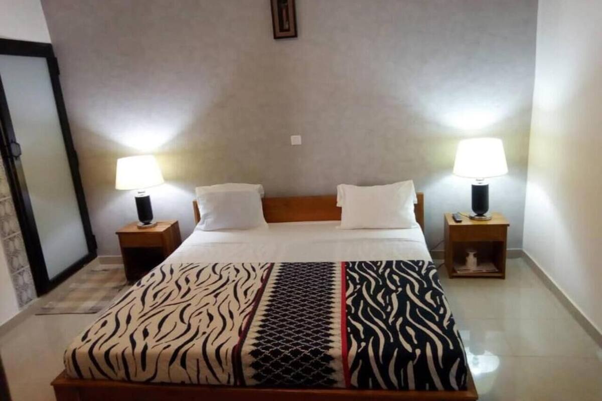 Premium bedding, in-room safe, free WiFi