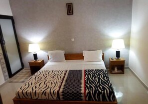 Premium bedding, in-room safe, free WiFi