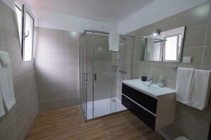 Double Room | Bathroom - Residencial Família (Machico)
