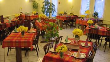 Lunch and dinner served, Regional cuisine