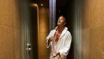 Sauna, Turkish bath, body treatments, facials, 2 treatment rooms