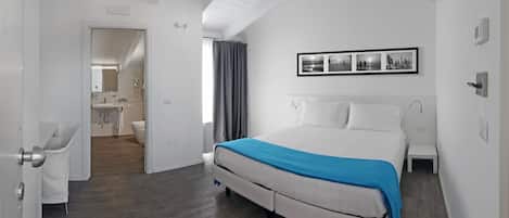 Minibar, caja de seguridad en la habitación y escritorio