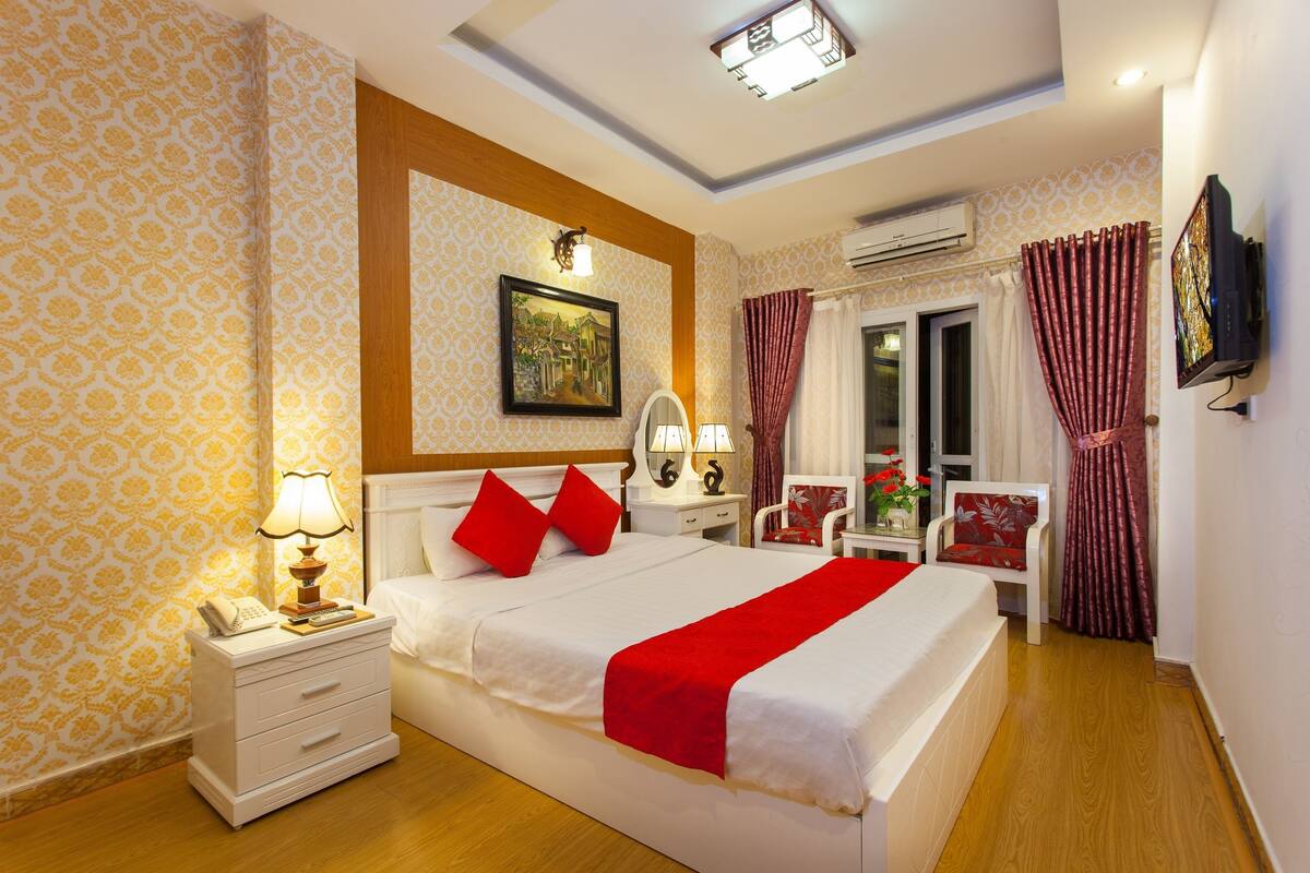Quarto casal ou duplo luxo, sacada | Frigobar, escrivaninha, Wi-Fi de cortesia