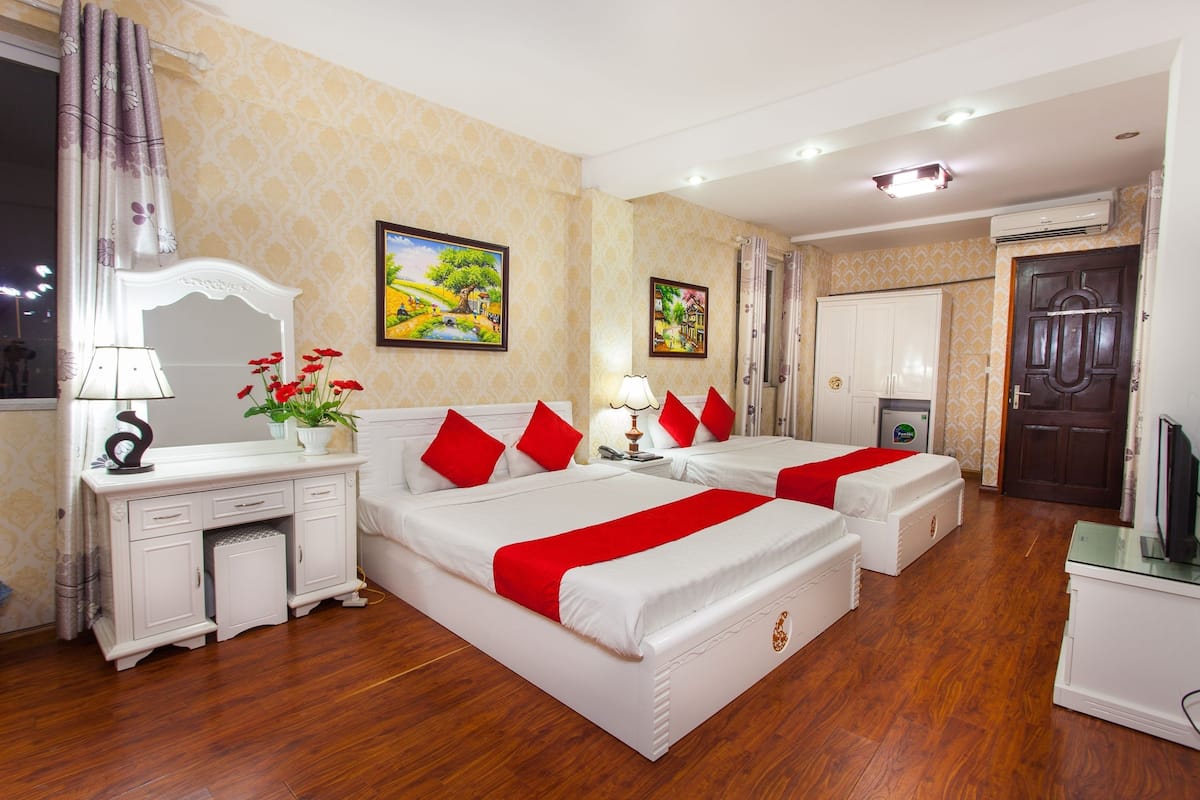 Quarto família, sacada (Deluxe) | Frigobar, escrivaninha, Wi-Fi de cortesia