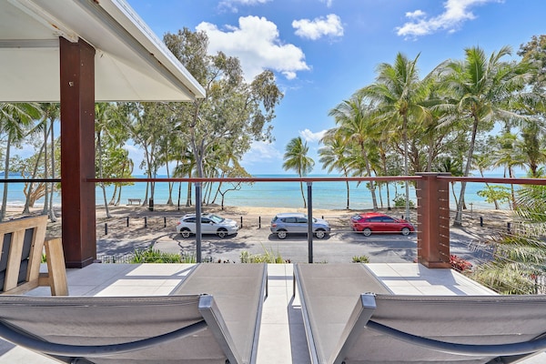 Reeflections Beachfront Holiday House - Trinity Beach