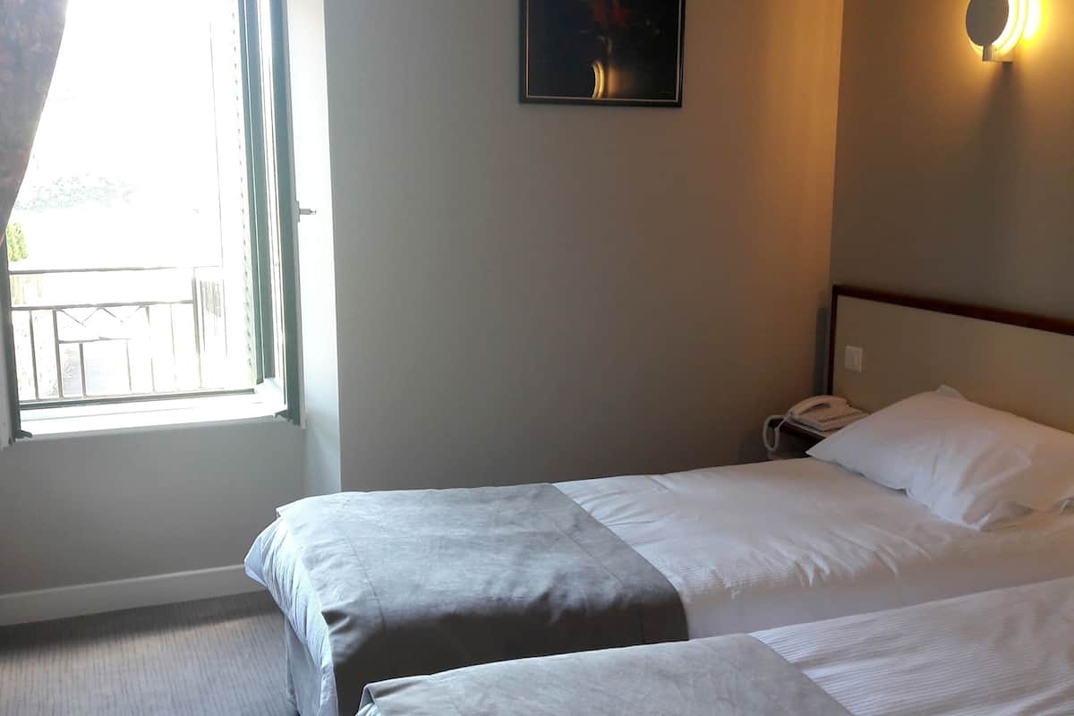 standard triple room | desk, free wifi