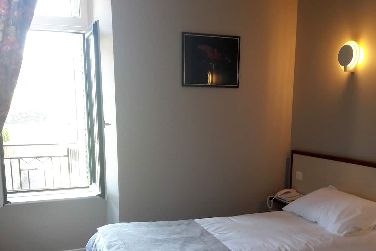 Standard Triple Room | Desk, free WiFi