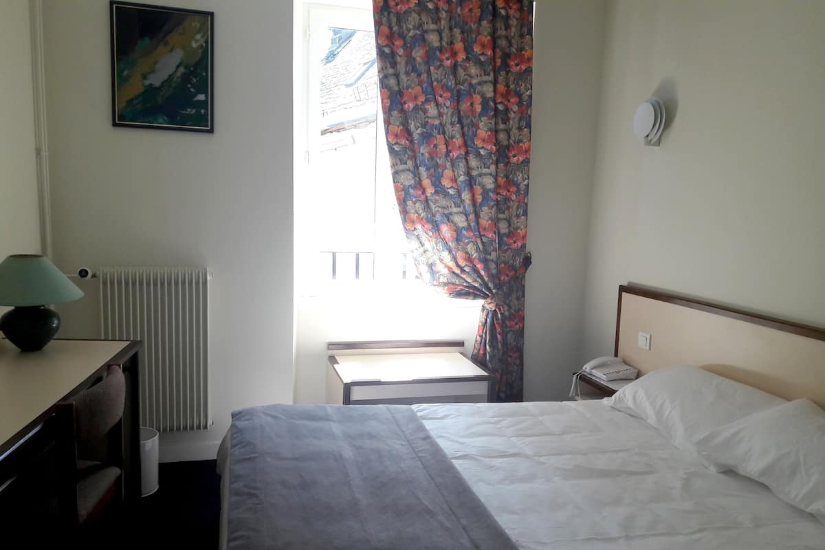 Standard Double Room | Desk, free WiFi