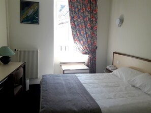 Standard-Doppelzimmer | Schreibtisch, kostenloses WLAN