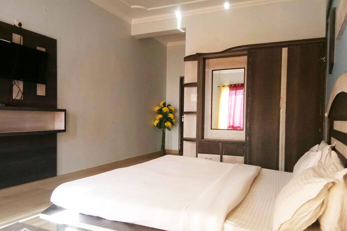 In-room safe, rollaway beds, free WiFi