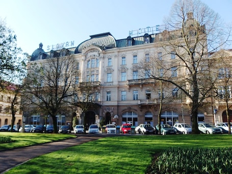 Fachada de la propiedad
