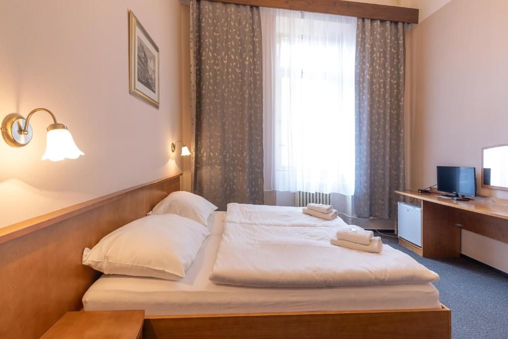1 bedroom, blackout drapes, WiFi (free), bed sheets