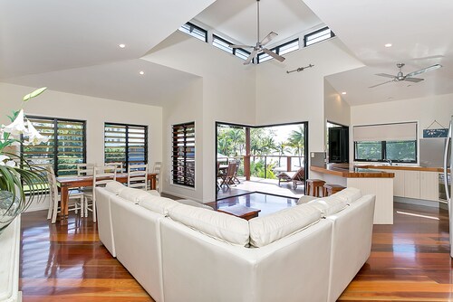 Beachcomber Holiday House