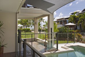 Outdoor pool - Torun Holiday House (Clifton Beach)