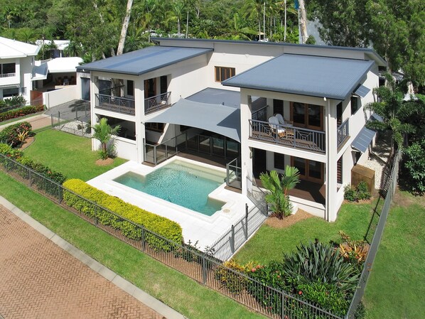 Exterior - Torun Holiday House (Clifton Beach)