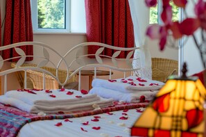 Literie de qualité supérieure, coffres-forts dans les chambres, bureau