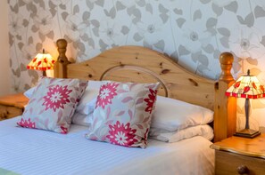 Sengetøy av topp kvalitet, safe på rommet og skrivebord