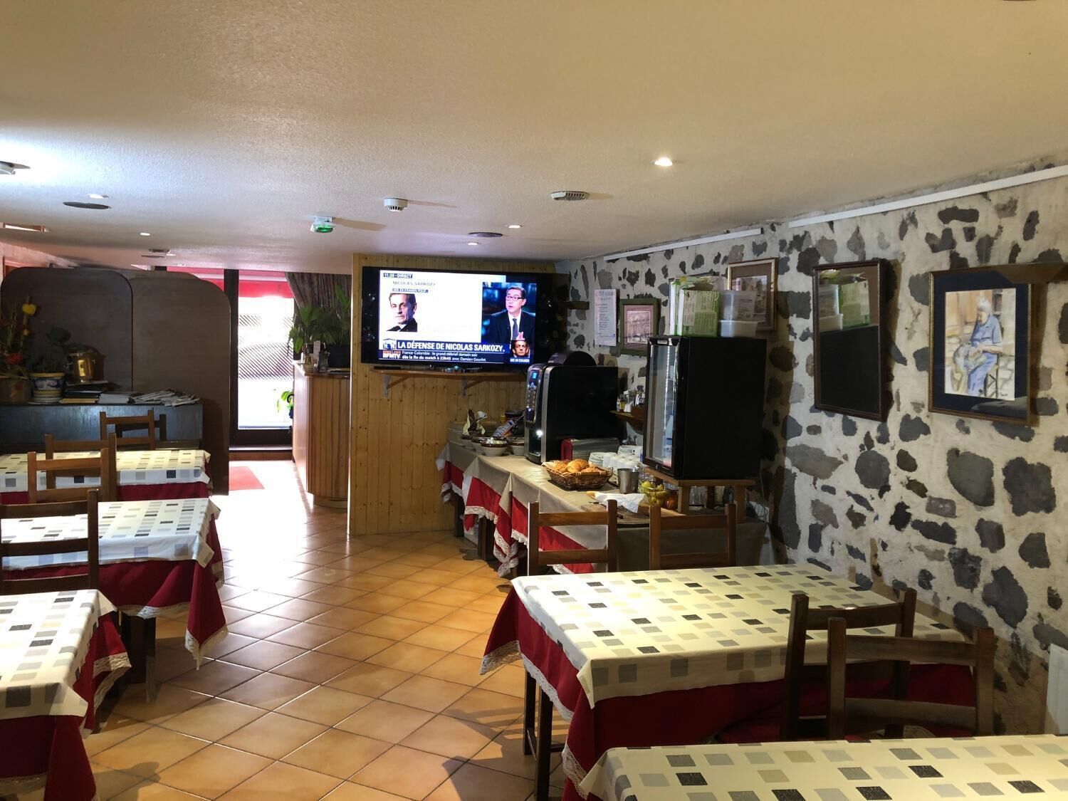 lunch and dinner served, regional cuisine