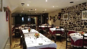 Lunch and dinner served, Regional cuisine
