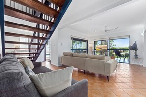 4 habitaciones, tabla de planchar con plancha y cunas gratuitas 