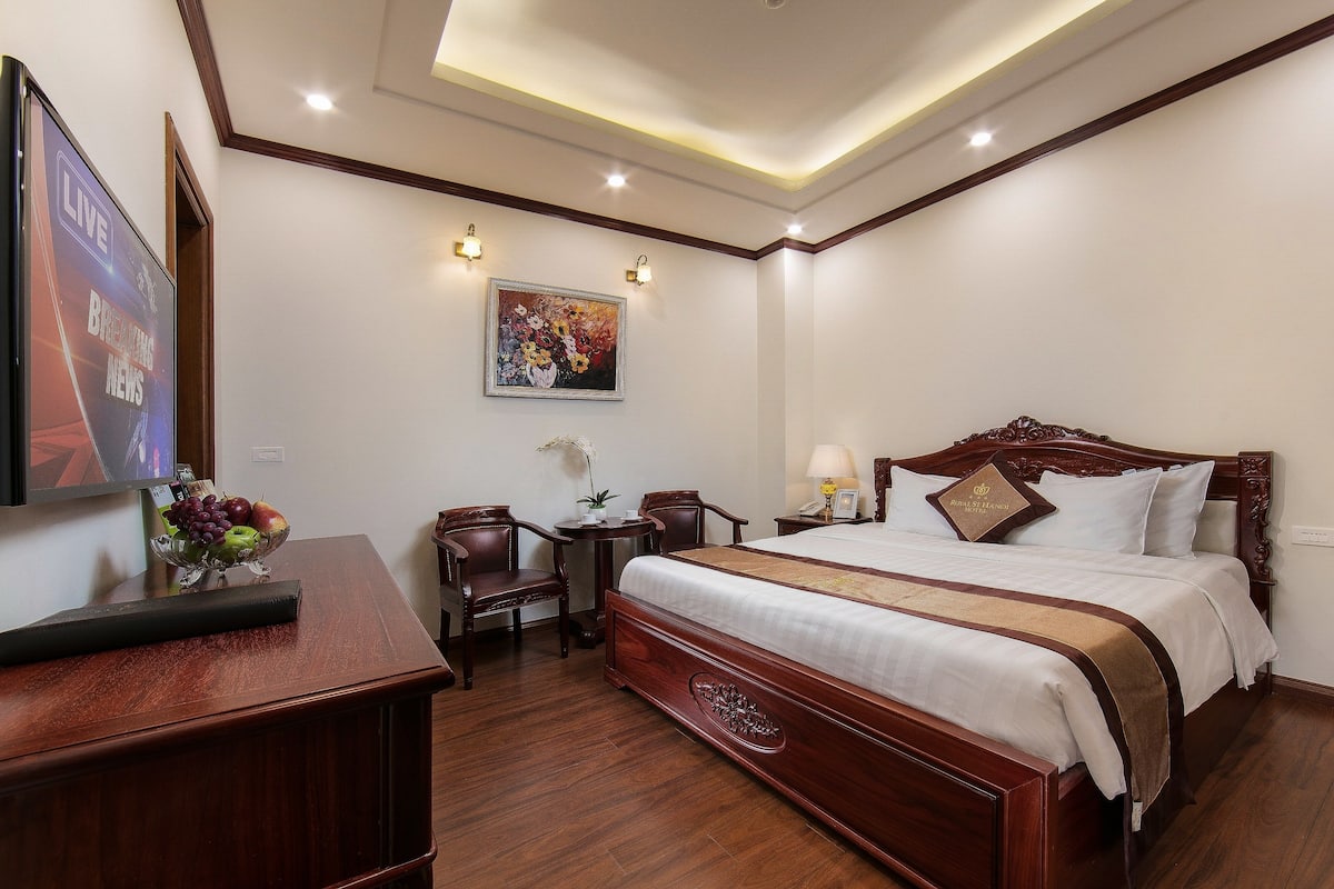 Superior Double Room | 1 bedroom, minibar, in-room safe, desk