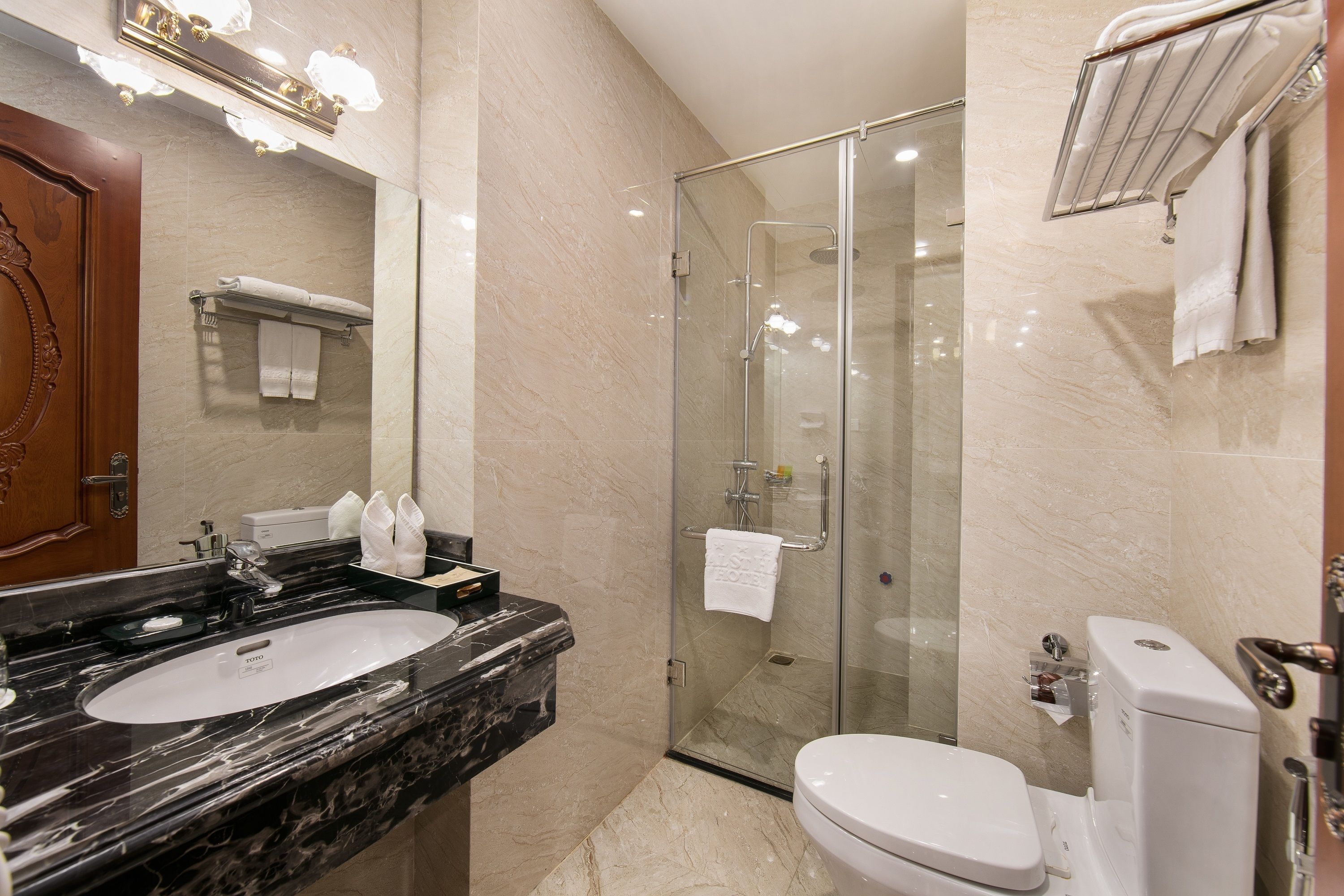 apartment suite | bathroom | shower, free toiletries, hair dryer, bathrobes