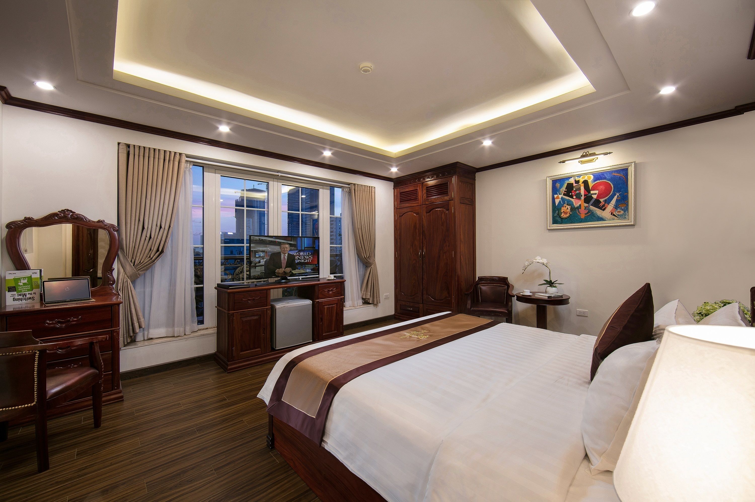 deluxe double room | minibar, in-room safe, desk, soundproofing
