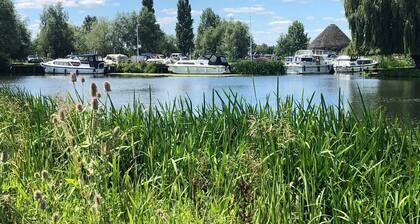 Pike & Eel Hotel and Marina