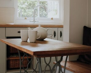 Cottage, Private Bathroom (2) | Dining - Pine Tree Lodge Bridgnorth (Bridgnorth)