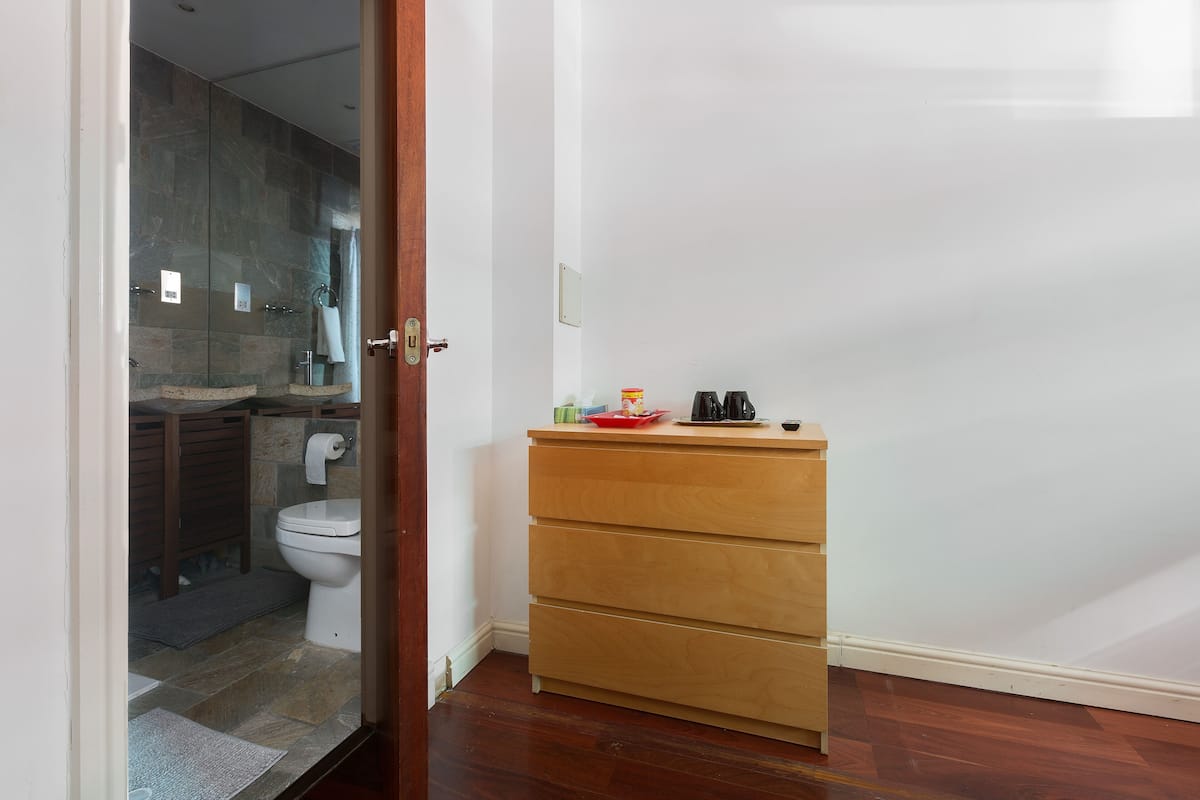 Economy eenpersoonskamer, privébadkamer | Uitzicht vanuit accommodatie