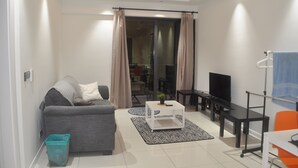 Apartment, 1 Schlafzimmer, Balkon | Wohnzimmer