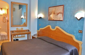 Double or Twin Room | Desk, cribs/infant beds, free WiFi, bed sheets - Hotel Rey (Turin)