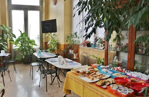 Desayuno buffet incluido todos los días