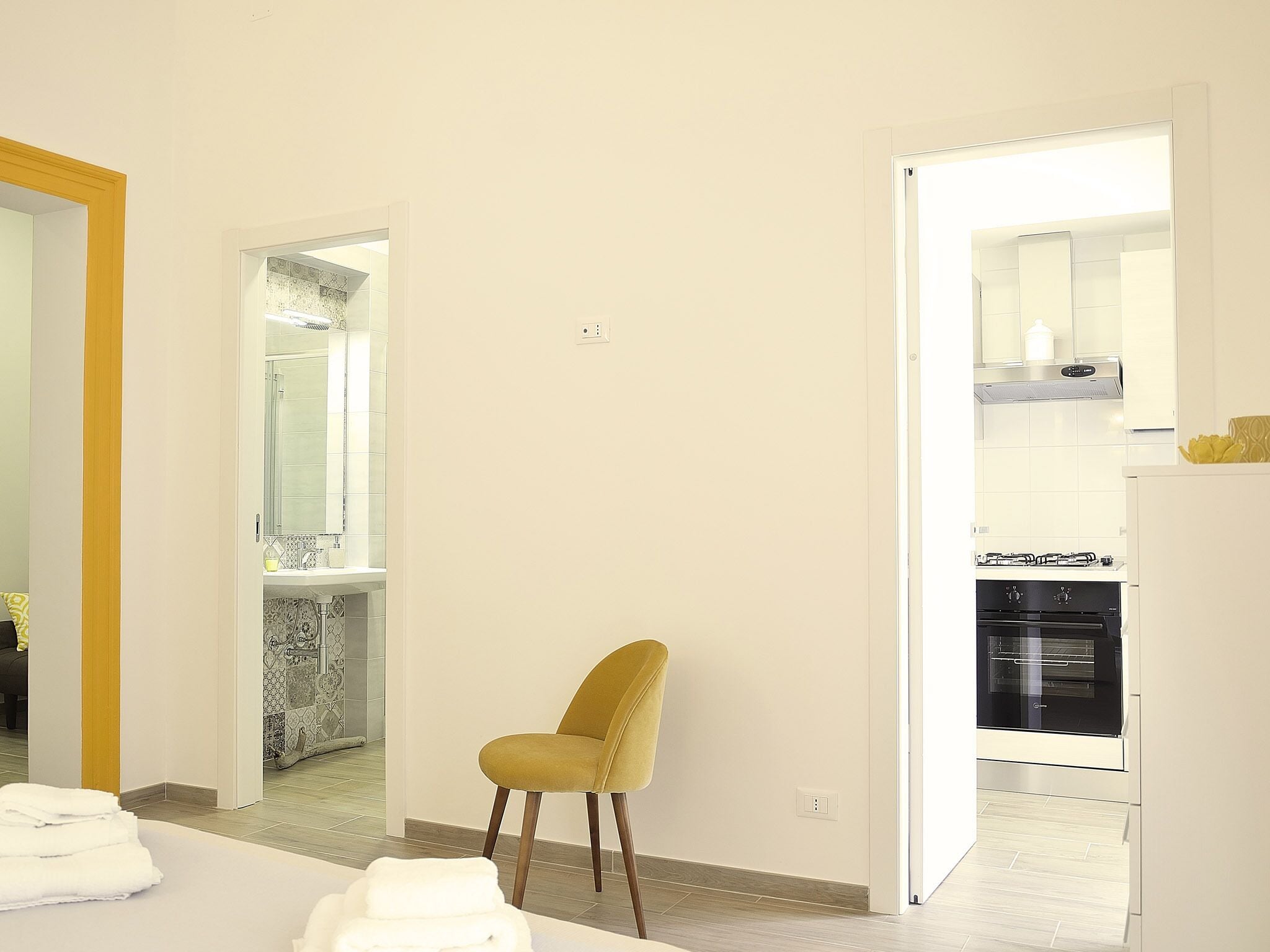 Suite superior, balcón | Ropa de cama de alta calidad, escritorio, sistema de insonorización