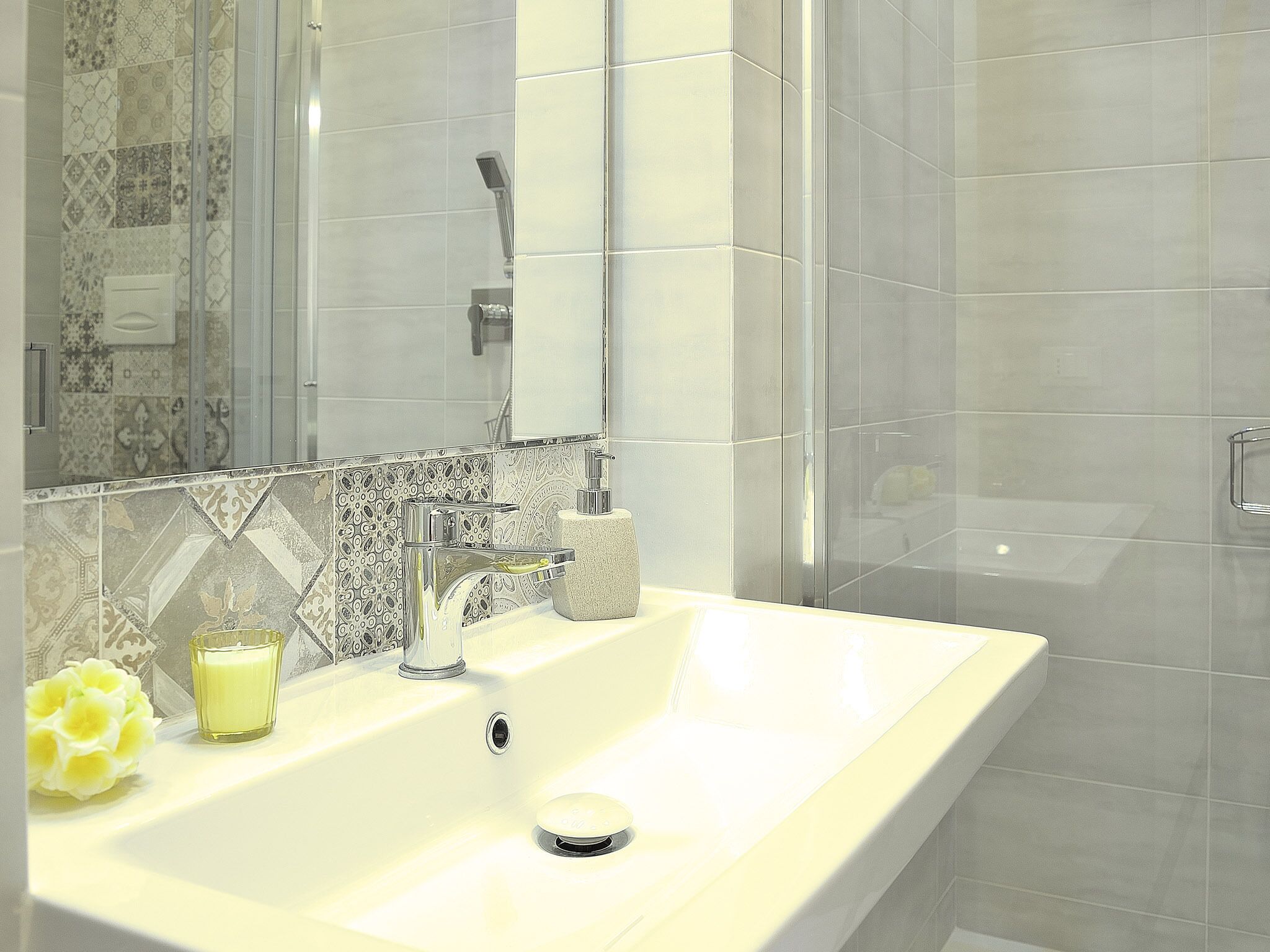 Superior Suite, Balcony | Bathroom | Shower, free toiletries, hair dryer, bidet