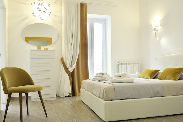 Superior-Suite, Balkon | Hochwertige Bettwaren, Schreibtisch, schallisolierte Zimmer