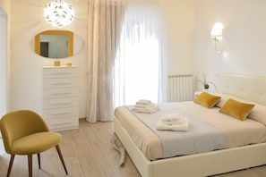 Superior Suite, Balcony | Premium bedding, desk, soundproofing, iron/ironing board - Duca 70 Suite Home (Taranto)