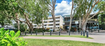 Hibiscus On Palm Cove at Marlin Waters