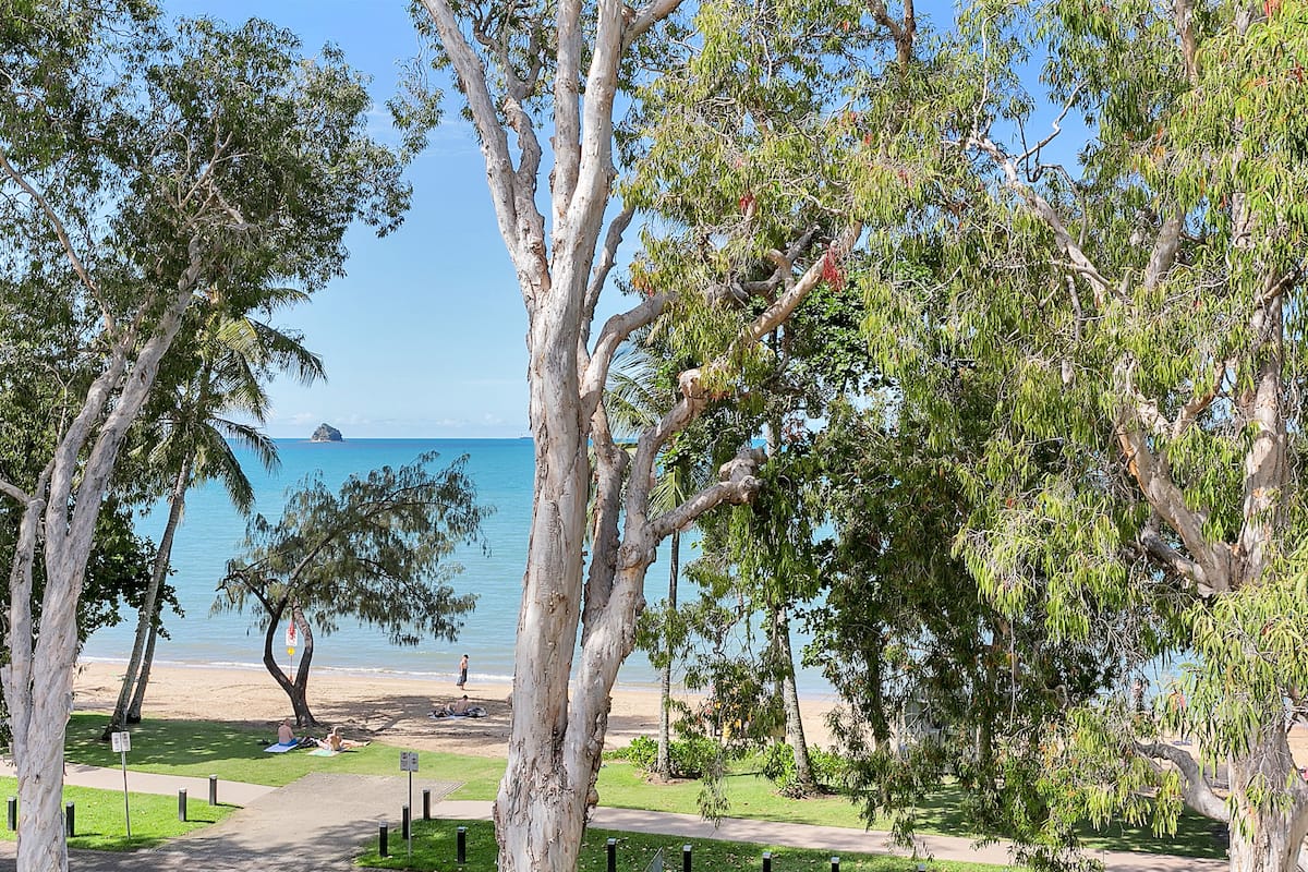 Top Floor Apartment | Beach/ocean view