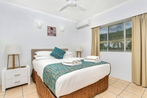 Top Floor Apartment | 1 bedroom, individually decorated, individually furnished - Hibiscus On Palm Cove at Marlin Waters (Palm Cove)